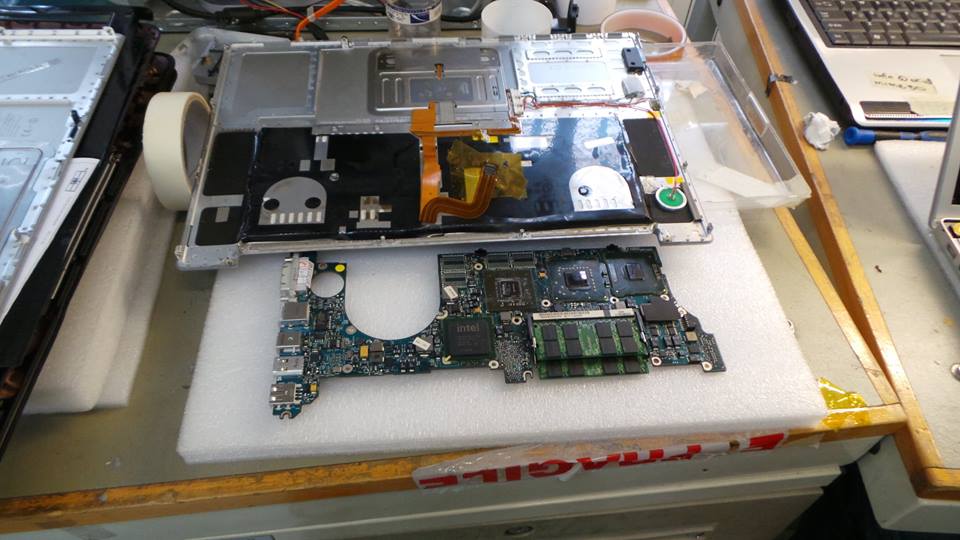 London MacBook Pro A1226 Logic Board Replacement