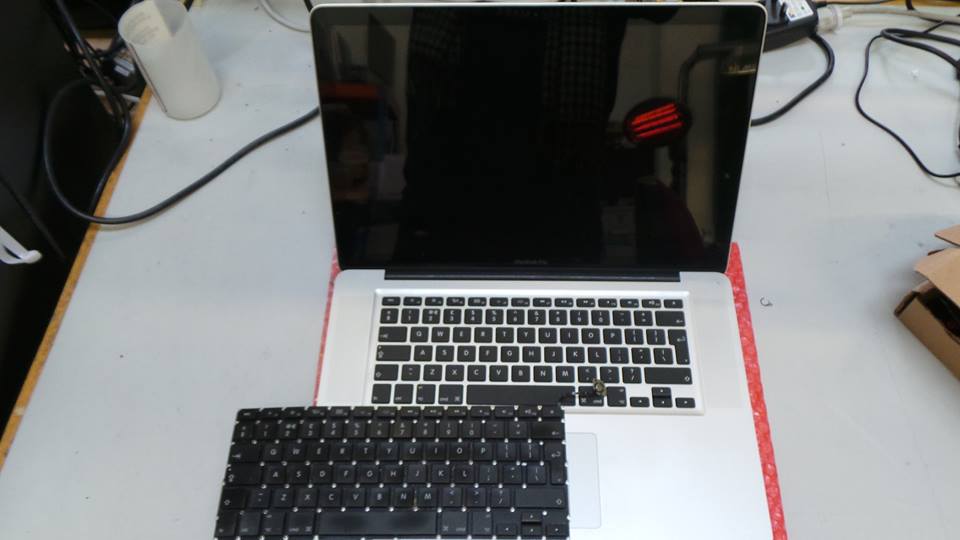 Apple MacBook Pro A1286 (MC721LL/A) Keyboard Replacement Apple MacBook Pro A1286 (MC721LL/A) Keyboard Replacement