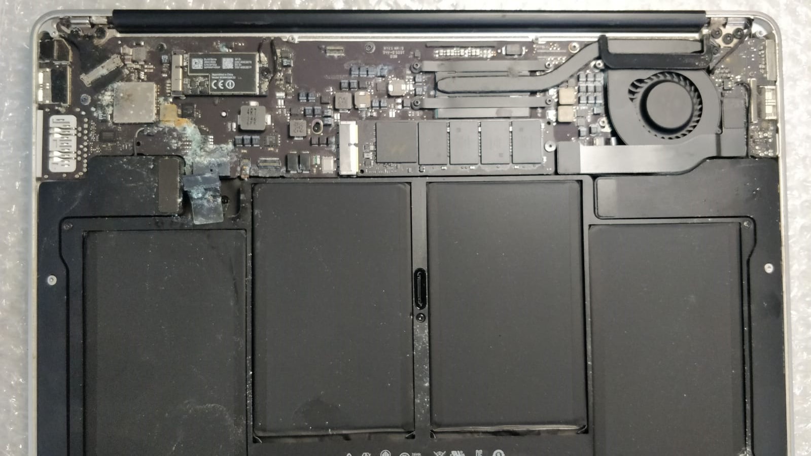 MacBook Air (13-inch, Mid 2013) A1466 Logic Board Repair MacBook Air (13-inch, Mid 2013) A1466 Logic Board Repair