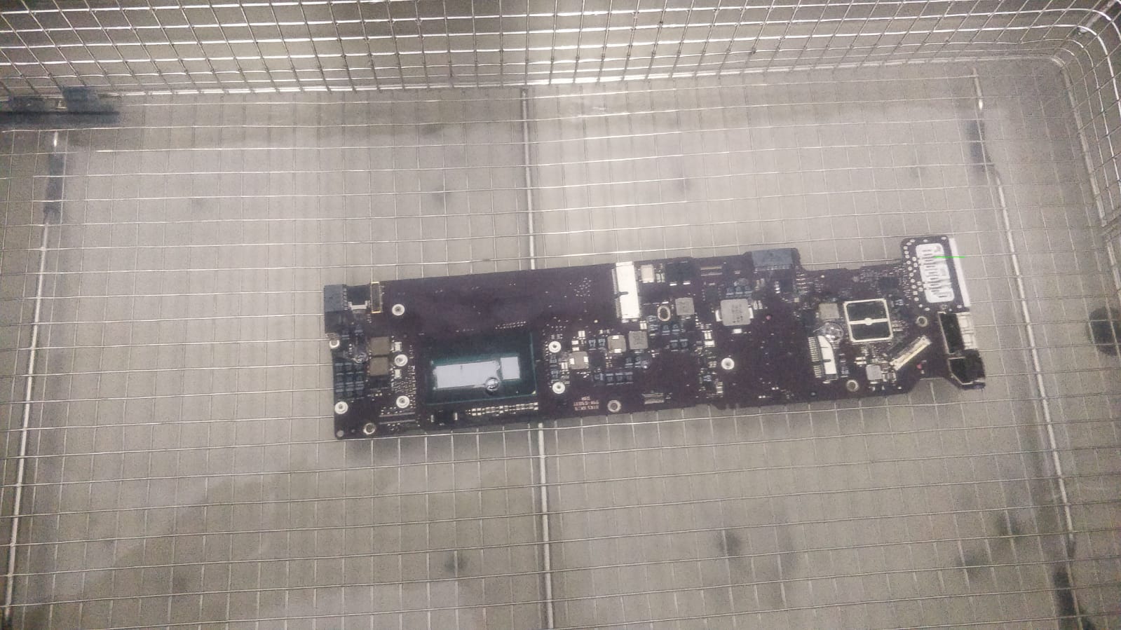 MacBook Air (13-inch, Mid 2013) A1466 Logic Board Repair MacBook Air (13-inch, Mid 2013) A1466 Logic Board Repair